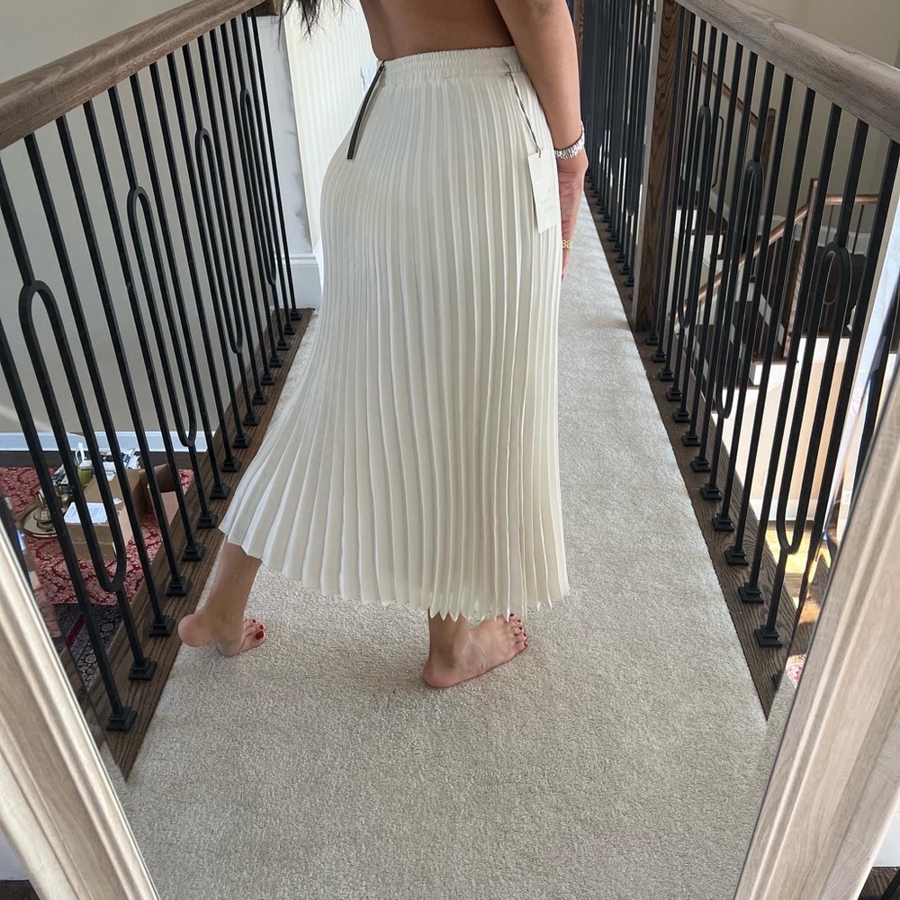 PLEATED WHITE SKIRT - Picture 4 of 6